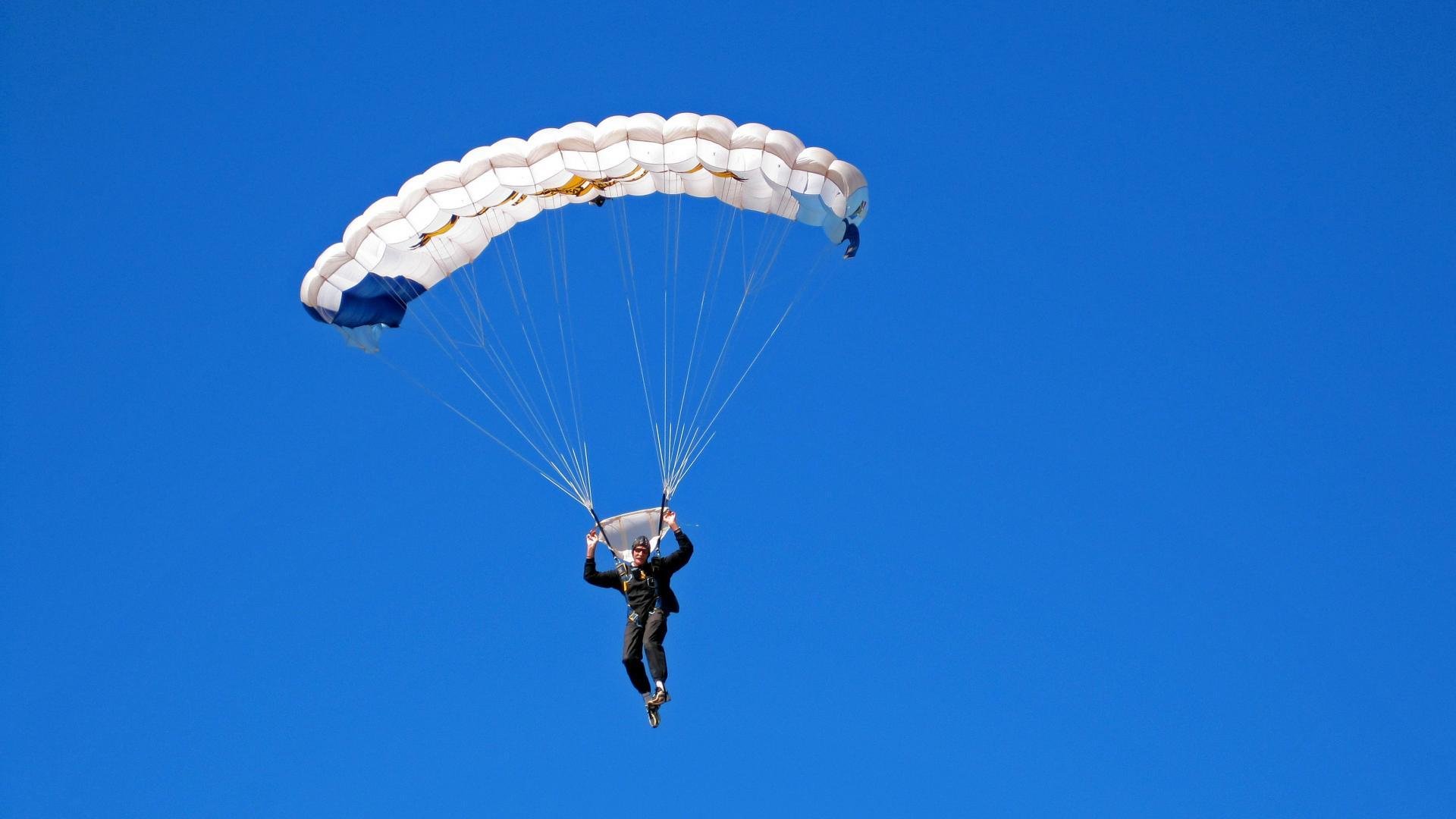 开云体育入口-绝地反击，迈凯伦战术翻盘索伯，诺里斯展现统治级表现